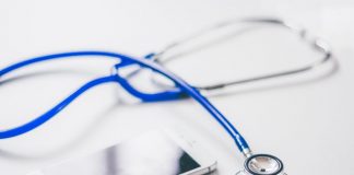 Ricette, certificati e consulti: un medico su 3 ‘perde’ fino a 3 ore al giorno al telefono