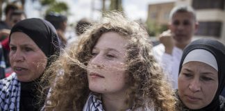 Ahed Tamimi, l’icona della protesta palestinese tra i detenuti che Israele potrebbe liberare