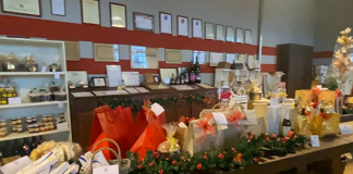 Natale alla Cantina di Quistello tra vini di qualità, la nuova grappa e il connubio con l’arte