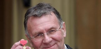 E’ morto Tom Wilkinson, attore di Full Monty aveva 75 anni