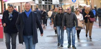 Sanremo 2024, Amadeus: “Sul palco Festival anche il tema dei femminicidi”