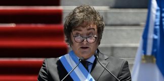Argentina, Milei giura da presidente: “No alternative a riforme choc”
