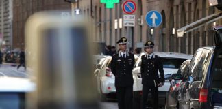Milano, aggredito con 10 coltellate fuori da discoteca: è grave