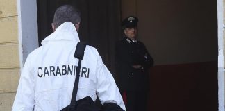 Donna trovata morta in un baule, la scoperta del nipote