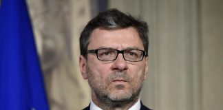 Poste, Giorgetti in visita a sede centrale a Roma