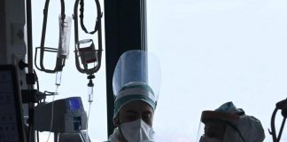 Covid Italia, oltre 300 morti in 7 giorni. “Anziani non vaccinati e fragili”