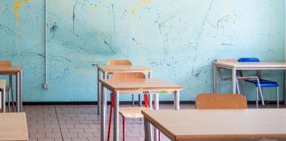 Sesso con allievo minorenne in cambio di regali, arrestato prof a Messina