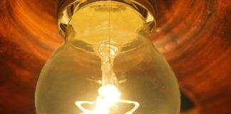 Bollette luce, fine mercato tutelato slitta al primo luglio 2024