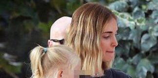 Caso Ferragni, l’influencer al parco con i figli: clausura finita