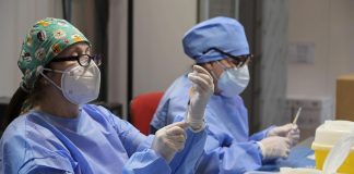 Covid di nuovo in aumento in Italia, ipotesi open day vaccino