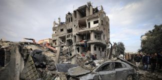 Gaza, 35 morti in attacco a campi profughi. Usa abbattono drone e missile Houthi