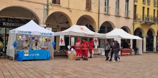 Anche a Mantova per Natale il volontariato scende in piazza