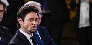 Andrea Giambruno ad Arteju, il saluto con Arianna Meloni