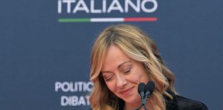 Meloni: “Centrodestra unito da 30 anni. Schlein non insulti nostri ospiti”