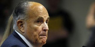 Usa, Rudy Giuliani già sul lastrico condannato a 148 milioni di risarcimento