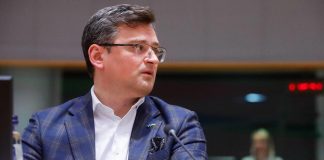 Ucraina, missili russi su Kiev: 4 feriti. Kuleba: “Ue apra colloqui su adesione”