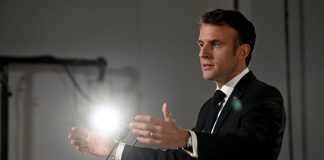 Ucraina, Macron a Putin: “Non ho cambiato numero, se ha proposte di pace la Francia c’è”