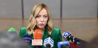 Ue, Meloni media con Orban e tratta con Macron. Ma su Patto strada resta in salita