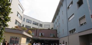 Napoli, incendio nel reparto Covid dell’ospedale di Frattamaggiore: grave una paziente