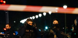 Parigi, uccide turista tedesco al grido di ‘Allah Akbar’: l’aggressore già arrestato nel 2018