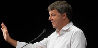 Raduno sovranisti Firenze, lo sfottò di Renzi: “Povero Salvini, non c’è nessuno”