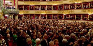 Grida “Viva l’Italia antifascista” alla Scala e viene identificato, è bufera