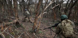 Ucraina, stallo Usa su invio armi preoccupa intelligence: “Senza di noi destinati a sconfitta”
