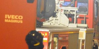Palermo, padre e figlio cadono dal sesto piano: l’uomo è morto, illeso il bimbo