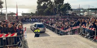 “Corri braccia al cielo Gigi”, in 30mila per l’ultimo saluto a Riva