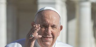 Papa “Logica di odio e violenza non si può mai giustificare”