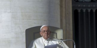 Papa “Troppi civili inermi vittime delle guerre”