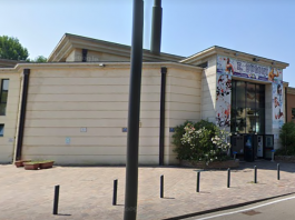Mantova, raid notturno alla piscina Dugoni: furto, muri imbrattati e vandalismi