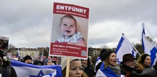 L’ostaggio israeliano Kfir Bibas compie oggi un anno in prigionia