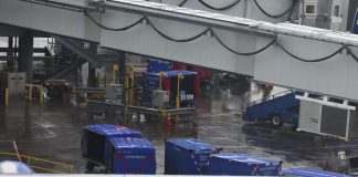 Si rompe finestrino cabina piloti, Boeing 737 costretto a tornare indietro