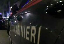 Suzzara, distruggono un’auto a colpi di pietra: denunciati due uomini