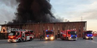 Incendio devasta azienda a Cavenago di Brianza: fumo e fiamme vicino alla A4 – Video