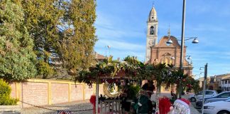 Cresce l’allestimento natalizio di Ponteterra: attesa per l’arrivo della Befana