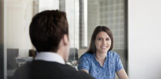 Colloquio di lavoro, dallo sguardo alle domande: tutte le ‘dritte’ per farsi assumere