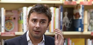 Di Battista contro Meloni: “Sovranista de noantri, parla più di Ferragni che di Gaza”