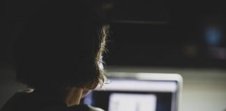 Fenomeno ‘deinfluencer’, la risposta che si oppone al marketing di massa