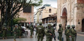 Ecuador nel caos, 10 morti. Polizia: “Due agenti assassinati da criminali armati”