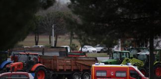 Francia, auto travolge agricoltori in protesta: morta una donna