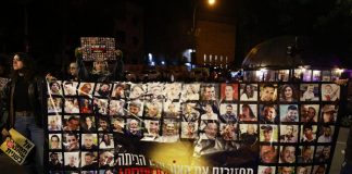Netanyahu rifiuta richieste di Hamas. La protesta delle famiglie degli ostaggi