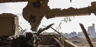 Israele, irruzione in centro comando Hamas: “Distrutto deposito armi a Khan Younis”