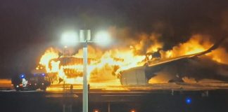 Giappone, aereo in fiamme dopo scontro con velivolo guardia costiera: 5 dispersi