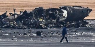 Aereo in fiamme a Tokyo, volo di linea aveva permesso di atterrare