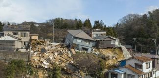 Terremoto Giappone, 30 i morti. Scosse di assestamento ostacolano i soccorsi
