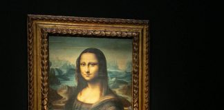 Protesta attivisti clima al Louvre, zuppa sul vetro della Gioconda