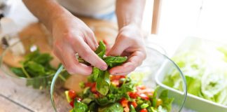Covid, il rischio contagio crolla con la dieta vegetariana