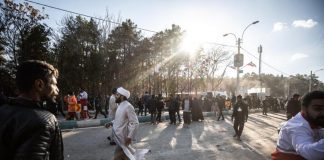 Iran, oltre 100 morti sulla tomba di Soleimani. Khamenei: “Risposta sarà dura”